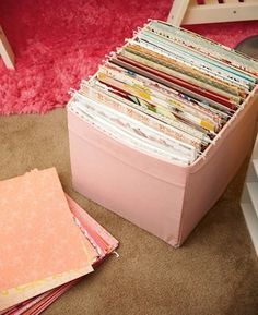 Another way to organize scrapbook paper with hanging files. I think I like this better since I'm already hanging my fabric scraps Paper Storage Ideas, Scrapbook Paper Organization, Craftroom Ideas, Scrapbook Paper Storage, Crafts Storage, Craft Paper Storage, Creating Keepsakes, Scrapbook Storage, Scrapbook Organization