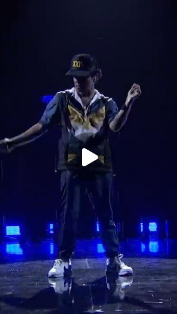 Bruno Mars Dancing, Bruno Mars Family, Bruno Mars Videos, Bruno Mars Concert, Moves Like Jagger, Fan Edits, Dance Video, Dance Routines, Beautiful Music