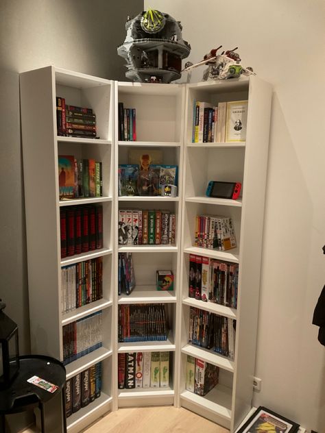 Comic Book Shelves, Comic Book Shelf Aesthetic, Bookshelves Manga, Comics Bookshelf, Comic Book Shelf, Comic Book Organization, Comic Book Storage Drawers, Book Organization, Book Shelves