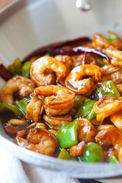 18 Chinese Recipes You Can Make At Home Instead Of Ordering Take Out! Because Stir-Fry Cooks come from all Woks of Life! Kung Pao Shrimp, Healthy Chinese Recipes, Chinese Food Recipes, Healthy Chinese, Mapo Tofu, Prawn Recipes, God Mat, Chinese Recipes, Diet Vegetarian