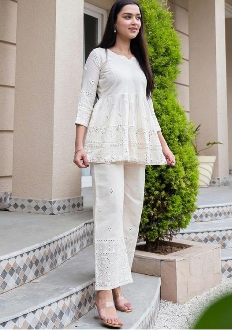 Indian Cod Set, White Plazo With Kurti, Short Kurti Designs, White Kurti, Cotton Short Tops, Cotton Kurta Set, Stitch Dress, A Line Kurti, Design Sketchbook