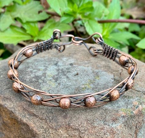 Wire Braided Bracelet, Jewellery Techniques, Handmade Copper Bracelet, Anklets Diy, Metal Bead Bracelet, Wire Jewerly, Wire Creations, Twist Jewelry, Architectural Jewelry