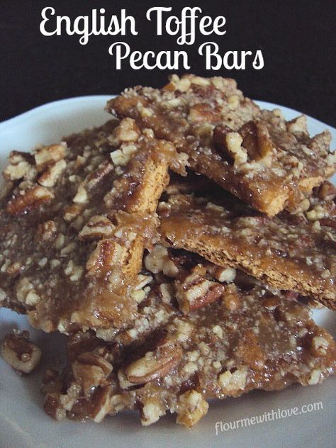 Pecan Bark Recipe, Pecan Bar, Pecan Pie Bark, Pecan Bars Recipe, Graham Cracker Toffee, Easy Delicious Cakes, Pumpkin Cream Cheese Pie, Easy Candy Recipes, Toffee Nut