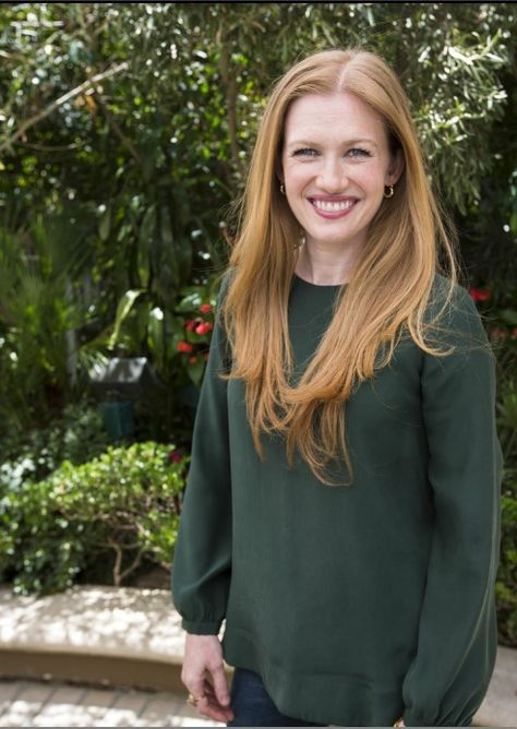 Mireille Enos Redhead Family, Women Actors, Mireille Enos, Redhead Hairstyles, Shades Of Red Hair, Women Crush, Joel Kinnaman, True Spring, Amazing Hairstyles