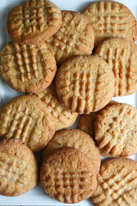 Soft peanut butter cookies made with pancake mix are so easy and tasty. This recipe is a kitchen time saver and the cookies are irresistible. Pancake Mix Cookie Recipe, Pancake Mix Cookies, Easy Pancake Mix, Jif Peanut Butter, Peanut Butter Pancakes, Buttermilk Pancake Mix, Soft Peanut Butter Cookies, Pancake Mix Recipes, Easy Peanut Butter Cookies