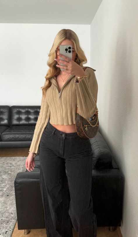 Mid 20s Outfits Casual, Long Sleeve Date Night Outfit, Fall Outfits Cropped Jacket, Comfy Casual Thanksgiving Outfit, Cozy Going Out Outfit, Night Before Thanksgiving Bar Outfit, 24 Year Old Outfits, Dunks Fall Outfit, Brown And Black Outfits For Women