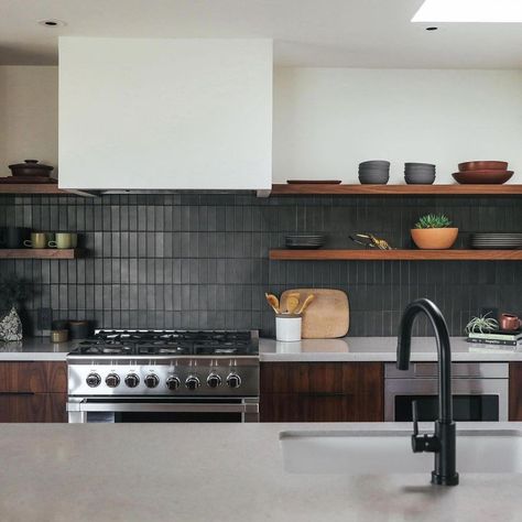 Dinner’s not ready, but the backsplash is. Mangia! Stunning design @roselledesignsf Beautiful photo @andreapcreative Graphite 2x6 tiles… Heath Ceramics Kitchen Backsplash, Interesting Tile Backsplash Kitchen, Dark Backsplash White Countertops, Rust Backsplash Kitchen, Black Tile Backsplash Kitchen, Black Tiles Kitchen, Heath Ceramics Tile, Backsplash Trends, Kitchen Backsplash Trends