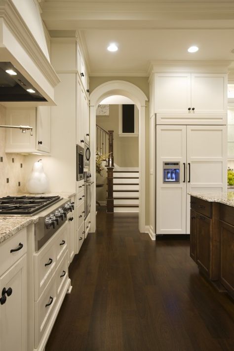 Love the dark wood floors with white cabinets & dark island. High ceilings w/beautiful archway! Traditional Style Kitchen Design, Casa Rock, Traditional Style Kitchen, Traditional Kitchen Design, Dark Wood Floors, Paint Colors Benjamin Moore, Style At Home, Traditional Kitchen, Open Kitchen