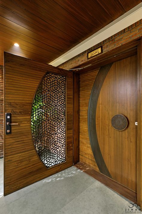 Main Door Jali Design Entrance Modern, Foyer Door, Jali Door, Main Doors, House Main Door, Flush Door Design, Door Makeover Diy, House Front Door Design, India House