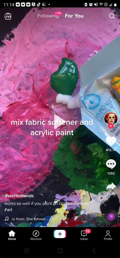 Acrylic paint + 💧of fabric softener Diy Fabric Paint With Fabric Softener, Painting Polyester Fabric Diy, Acrylic Paint And Fabric Softener, Acrylic Paint To Fabric Paint, How To Make Fabric Paint From Acrylic, How To Paint A Shirt With Acrylic Paint, How To Dye Clothes With Acrylic Paint, How To Paint On Fabric With Acrylics, Diy Fabric Dye With Acrylic Paint