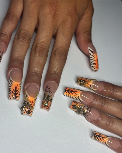 Been waiting to post these ooooouuu🐅🌟✨✨ - - - - - #nails #nailinspo #nailinspiration #nailart #summer #summernails #90snails #art #detroit #freestylenails Home Coming Nail Ideas, Texas Nails Designs Ideas, Africa Nails, Tiger Print Nails, Nailart Summer, Nails Designs Ideas, Texas Nails, 90s Nails, America Nails