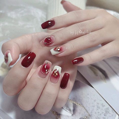 Nail Art Red, Nails Tay, Tulip Nails, Red Nail Art Designs, Sheer Nails, Nail Art Photos, Gel Toe Nails, Beauty Hacks Nails, Hello Nails