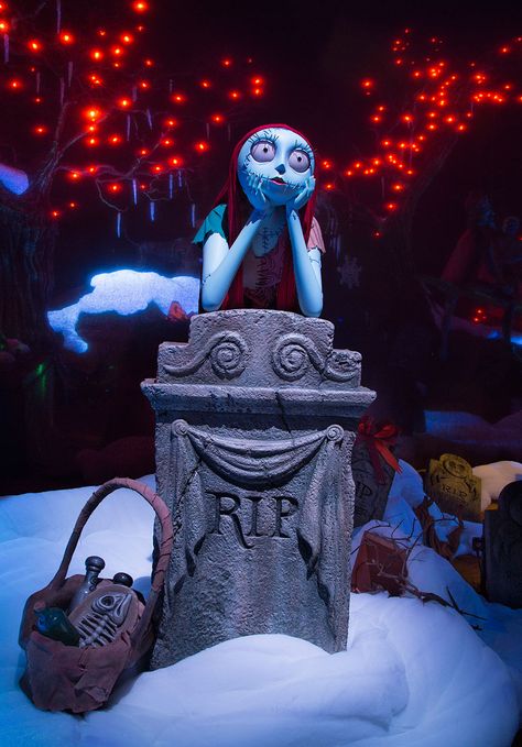 New Additions to Disneyland's Haunted Mansion Holiday for 2016 Jack Skelton, Mouse Village, Henry Selick, Haunted Mansion Holiday, Haunted Mansion Disneyland, Nightmare Before Christmas Wallpaper, Foolish Mortals, Sally Nightmare, Tim Burton Art