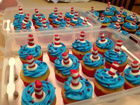 Cat in the Hat cupcakes Cat In The Hat Cupcakes, Cat In The Hat Cupcake Cake, Cat In The Hat Treats, Cat And The Hat Cupcakes, Cat In The Hat First Birthday, Cat In The Hat 1st Birthday Party Boys, Hat Cupcakes, Kindergarten Graduation Party, 5 Birthday