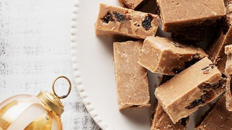 Rum and Raisin Fudge – Sunbeam Foods Rum Raisin Fudge Recipe, Rum And Raisin Fudge, Coconut Rum Fudge Recipe, Rum Raisin Fudge, Butter Rum Fudge, Rum And Raisin Ice Cream, Rum Soaked Raisins, Melt Method, Rum Raisin