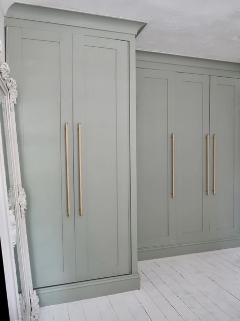 Bespoke on a Budget:You’re gonna love this DIY Wardrobe Transformation! Diy Cupboard Doors, Bedroom Cupboard Doors, Cupboard Doors Makeover, Built In Wardrobe Doors, Diy Fitted Wardrobes, Fitted Wardrobe Doors, Bedroom Built In Wardrobe, Painted Wardrobe, Bedroom Cupboards