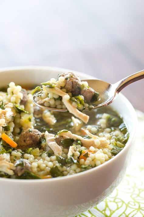 Italian wedding soup recipe, with chicken, spinach and meatballs Wedding Soup Recipe, Italian Wedding Soup Recipe, Brown Eyed Baker, Soup With Chicken, Wedding Soup, Spinach Soup, Potatoe Salad Recipe, Spinach Stuffed Chicken, Italian Wedding