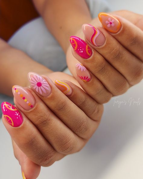 Bright Colorful Nail Designs, Orange And White Nails Ideas, Cute Nails For September, Nail Ideas For Mexico, Italian Themed Nails, Tropical Vacation Nail Ideas, Bali Nails Design, Nails August 2024, Nail Art 2024