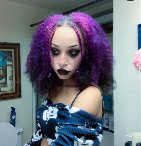 Afro Goth Hairstyles, Purple Hair Dark Skin, Black Alt Hairstyles, Dyed Purple Hair, Alternative Black Women, Dyed Afro, Alt Hairstyles, Alternative Hairstyles, Alt Hair