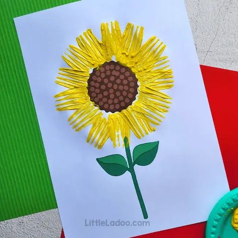 Sunflower Painting Preschool, Sunflower Art Kindergarten, Pre K Sunflower Craft, Easy Flower Art, Sunflower Art Project Kindergarten, Prek Sunflower Activity, Flower Art Projects, Flower Art Project, Art Projects For Preschoolers