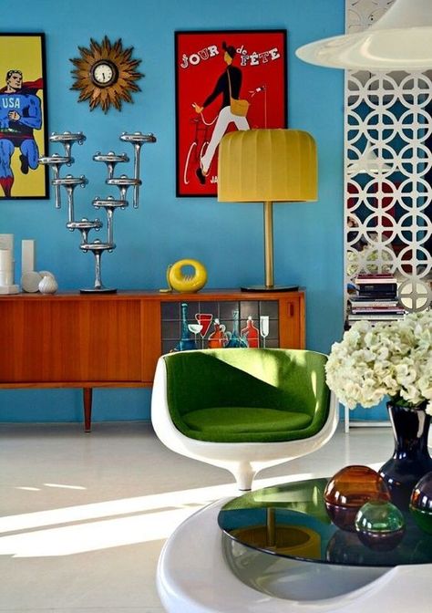 60s Interior Design, Space Age Furniture, 60s Interior, 70s Interior, Interior Design Per La Casa, Retro Interior Design, Interior Vintage, Warm Interior, Mid Century Living Room