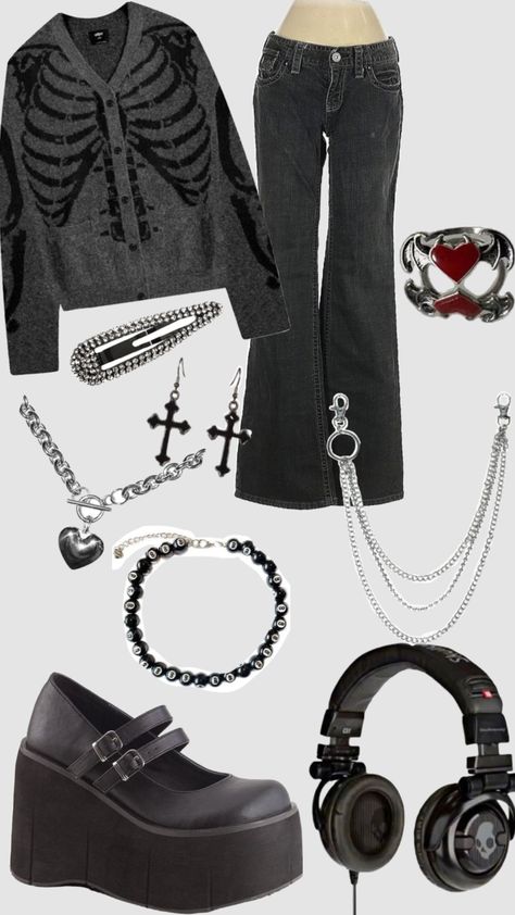 #gothoutfit #goth #outfitinspo #outfitideas Goth Essentials, Goth Outfits Trad, Trad Goth Fits, Mall Goth Inspo Outfits, Di Trad Goth Outfit, Goth Emo Outfits, Mallgoth Outfits, Goth Outfit Adopts, Full Black Outfit