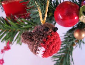 LucyRavenscar - Crochet Creatures: Tiny Christmas Robin - free crochet pattern Crochet Robin, Crochet Creatures, Red Jackets, Crochet Christmas Wreath, Crochet Bird Patterns, Crochet Christmas Ornaments Free, Crochet Jacket Pattern, Christmas Crochet Patterns Free, Christmas Robin