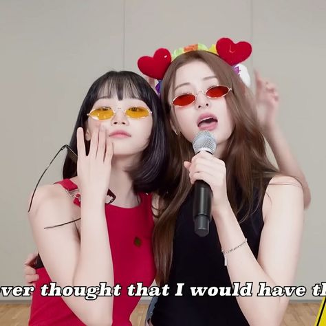 chaewon yunjin le sserafim lq Yunjin And Chaewon Match Pfp, Huh Yunjin And Chaewon, Yunjin And Chaewon, Yunjin Chaewon Sakura, Sakura Chaewon And Yunjin, Couple Pp, Face Paint, Carnival Face Paint, Carnival