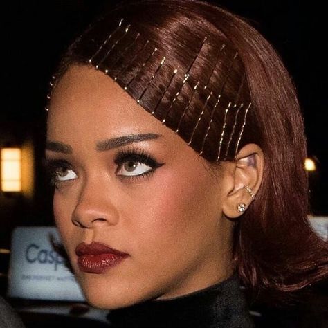 Bobby pins hairstyle Rihanna Hair Clips 90s, Model Tips, Bobby Pin Hairstyles, Editorial Hair, 90s Hairstyles, Grunge Hair, Aesthetic Hair, Hair Looks, Rihanna