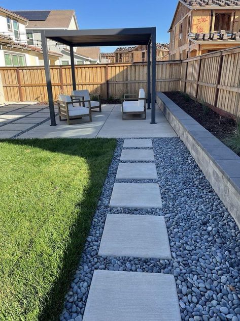 Walk Path Ideas, Modern Walkway, Walkway Design Ideas, Garden Pathway Ideas, Pathway Ideas, Arizona Backyard, Side Yard Landscaping, Walkway Design, Modern Backyard Landscaping