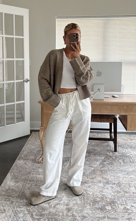 Fall Outfit Linen Pants, White Linen Pants Fall Outfit, Clean Simple Outfits, Grey Linen Trousers Outfit, White Linen Pants Outfit Women, Organic Outfits Women, Sweater With Linen Pants, Classy Lounge Outfits, Scandinavian Aesthetic Outfit