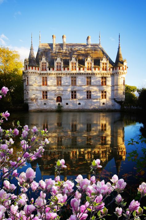 My French Country Home » Making The Most Of Dahlias Country Picnic, Country Home Magazine, Loire Valley France, My French Country Home, Chateau Medieval, Old Castle, Castle Mansion, French Country Home, Hill Interiors