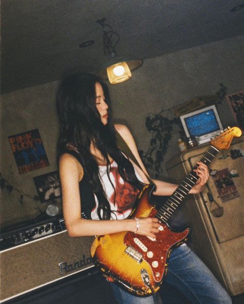 Nana Ouyang, Rock Aesthetic, Rockstar Aesthetic, Asian Short Hair, Guitar Girl, Body Reference Poses, Pose Reference Photo, New Energy, 인물 사진