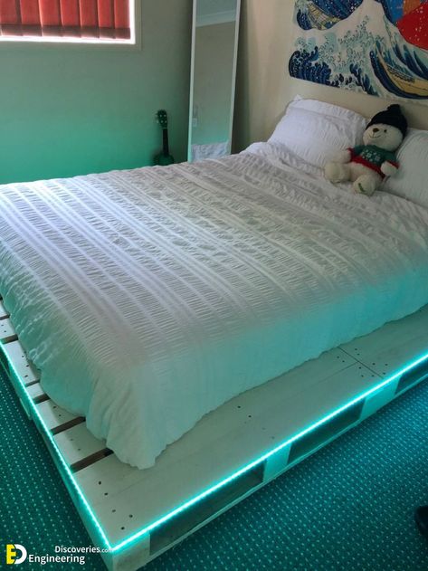 Pallet Bed Ideas, Bedframe Diy, Pallet Bed With Lights, Palette Bed, Wood Pallet Bed Frame, Pallet Bed Frame Diy, Wooden Pallet Beds, Pallet Bed Frame, Diy Pallet Bed