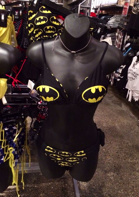 Batman Bikini from Hot Topic Batman Outfits, Batman Spiderman, I Am Batman, Cute Bras, Cute Swimsuits, Cute Fits, Dream Clothes, Catwoman, New Wardrobe