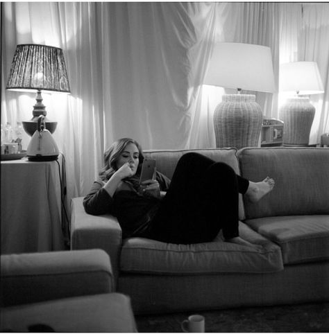 Adele chillin' Adele Home, Adele Live, Adele Music, Adele Love, Adele Adkins, Uk Music, Cool Lyrics, Cover Songs, Female Singers