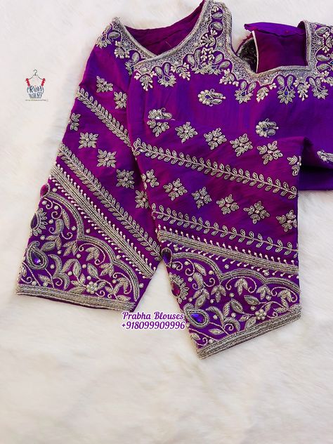 Silver Maggam Work, Work Blouses Latest, Magam Work Blouses Latest, Aari Motif, Magam Work Blouses, Maa Paintings, Designer Sleeves, Magam Work Designs, Light Green Blouse