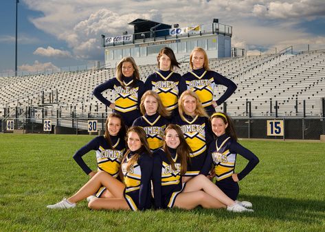 cheer pose Cheer Squad Pictures Team Photos, Cheerleader Group Pictures, Cheer Group Poses, Cheer Team Pictures Poses Group Shots, Cheer Group Pictures, Cheer Team Photos, Cheer Squad Pictures, Cheerleading Team Photos, Cheerleading Team Pictures