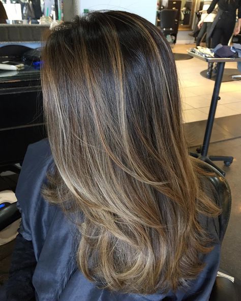 Brown Hair Looks, Brown Hair Inspo, Brunette Hair With Highlights, Brown Hair With Blonde Highlights, Hair Color Light Brown, Brown Hair Balayage, Brown Blonde Hair, Brown Hair With Highlights, Hair Color Balayage