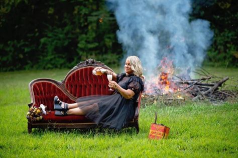 Black Dress Divorce, Divorce Celebration Photoshoot, Divorce Shoot Pictures, Good Bye Earl Photo Shoot, Divorce Photoshoot Ideas, Trash The Dress Photo Shoot Divorce, Burn The Dress Photoshoot Divorce, Divorce Pictures Photo Ideas, Divorce Party Ideas Photo Shoots