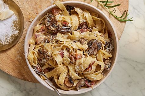 This Creamy Pasta Will Convert Even The Biggest Mushroom HatersDelish Mushroom Tagliatelle, Dip Video, Weeknight Dinner Pasta, Tagliatelle Recipe, Easy Biscuit, Bacon Mushroom, Popper Dip, Favorite Pasta Recipes, Italian Dinner Recipes