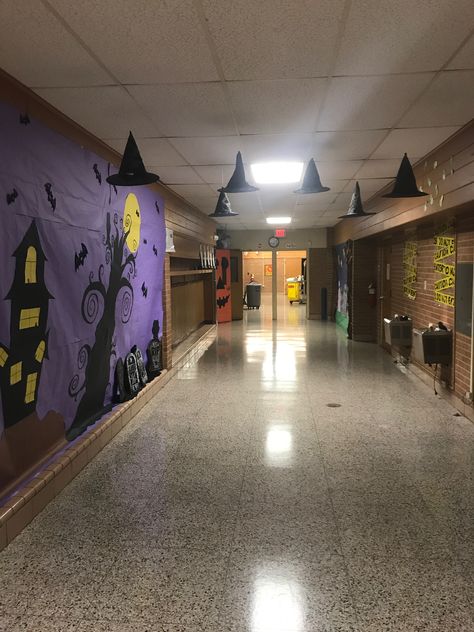 Halloween hallway October Hallway Decorations School, Spooky Hallway Decorations School, Halloween Decor School Hallway, School Hallway Decorations Halloween, Halloween School Hallway Ideas, Elementary School Halloween Dance Decorations, School Halloween Decorations Hallway, School Haunted Hallway, Halloween Hallway Ideas For School