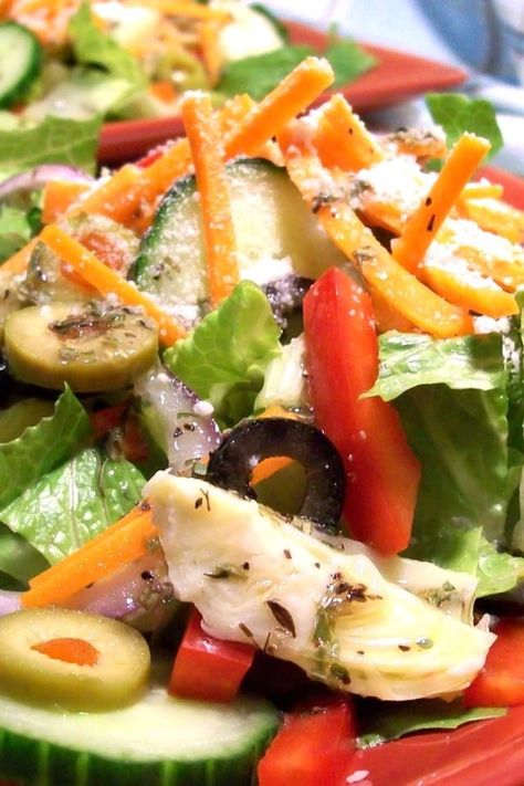 Spicy Italian Salad | "So many salads are forgettable, but this one stands out; everyone loved it." #saladrecipes #salads #saladideas #vegetables Different Types Of Salads, Types Of Salads, Italian Salad Recipes, Romaine Lettuce Salad, Italian Salad, Dressing Recipes, Appetizer Salads, Salad Bar, Salad Dressings