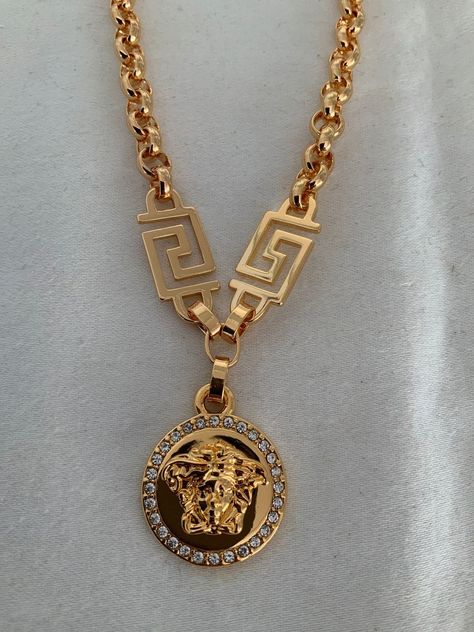 Versace Ring Mens, Versace Pendant, Jewelry Cartier, Mens Bracelet Designs, Gold Necklace For Men, Pins Earrings, Versace Gold, Tiffany Necklace, Safety Pin Earrings