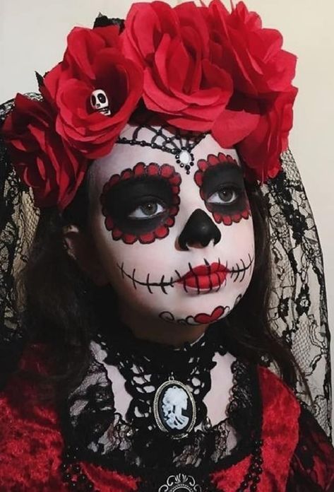 Catrina Makeup Mexicana Easy, Catrina Makeup Kids, Basic Eye Makeup, Neon Unicorn, Catrina Makeup, Disney Inspired Makeup, Halloween Makeup Sugar Skull, Halloweenský Makeup, Den Mrtvých