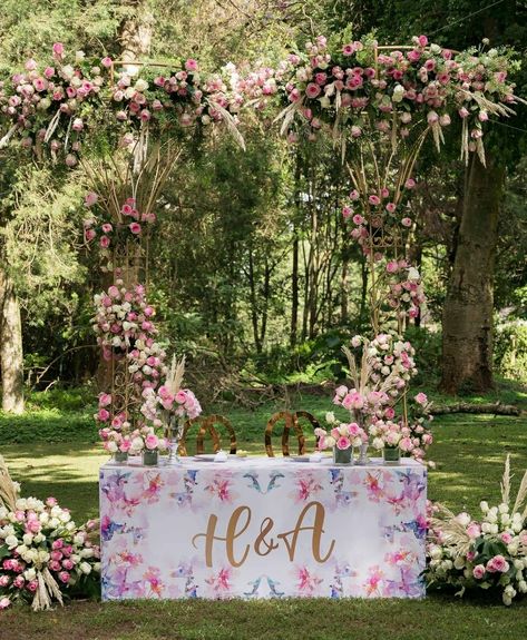 Help Desk Design For Wedding, Help Desk Wedding, Boho Mehendi, Oak Decor, Ceremony Decorations Outdoor, Welcome Boards, Wedding Help, Decor 2024, Beautiful Home Designs