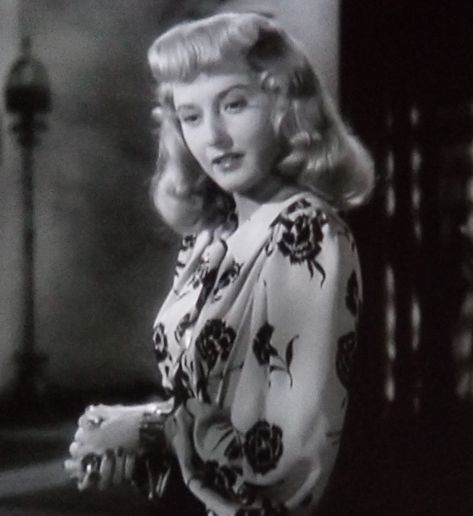 Barbara Stanwyck in Double Indemnity (1944) Screenshot by Annoth...uploaded by www.1stand2ndtimearound.etsy.com Fred Macmurray, Classic Film Noir, Double Indemnity, Billy Wilder, Fritz Lang, Barbara Stanwyck, Neo Noir, Film History, Classic Films