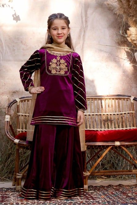 Kids Eid Dress, Velvet Dress Designs For Kids, Eid Dresses For Girl, Velvet Pakistani Dress, Namal Novel, Dress Designs For Girls, Cotton Frocks For Kids, Pakistan Clothes