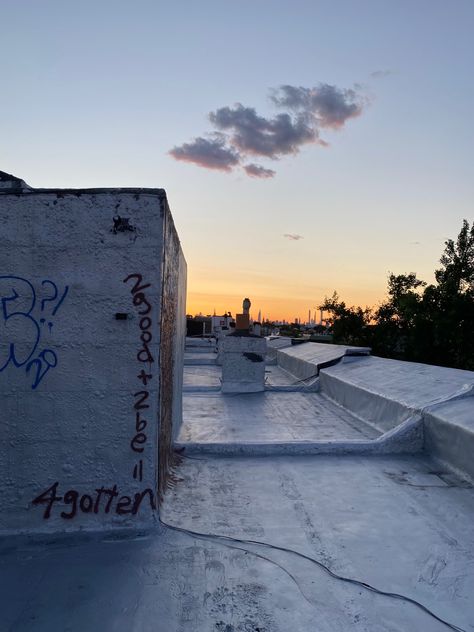 Nyc Apartment Rooftop, Building Rooftop Aesthetic, Top Of Building Looking Down, School Rooftop Aesthetic, Wildflower Moodboard, Supernatural Moodboard, Nyc Rooftop Aesthetic, Rooftops Aesthetic, Rooftop Drawing