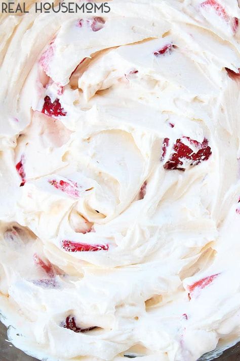 Strawberry Cheesecake Fluff Prune Bread, Strawberry Cheesecake Fluff, Easter Salad Recipes, Sweet Dip, Cheesecake Fluff, Fluff Salad Recipes, Strawberry Fluff, Bake Sweets, Jello Salads